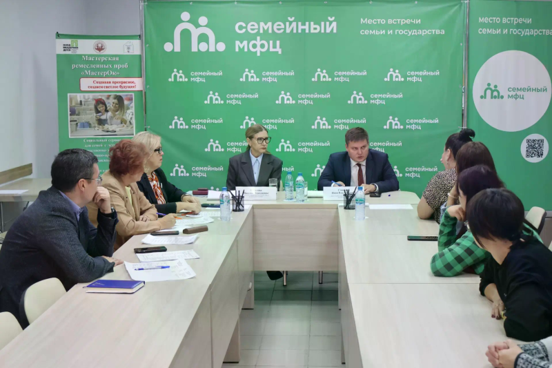 НА БАЗЕ СЕМЕЙНОГО МНОГОФУНКЦИОНАЛЬНОГО ЦЕНТРА ПРОШЛА ВСТРЕЧА ПРЕДСТАВИТЕЛЕЙ РОДИТЕЛЬСКОЙ ОБЩЕСТВЕННОСТИ И ОРГАНОВ ГОСУДАРСТВЕННОЙ ВЛАСТИ ПО ВОПРОСАМ ПОДДЕРЖКИ СЕМЕЙ С ДЕТЬМИ-ИНВАЛИДАМИ